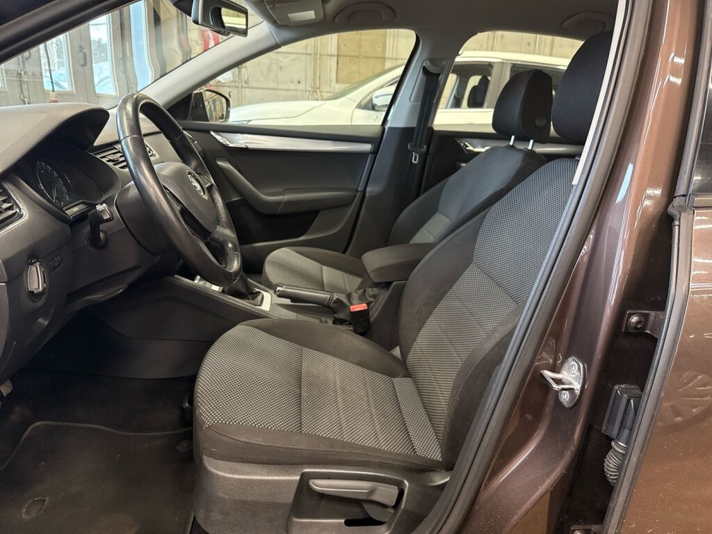 Skoda Octavia 2014 Ruskea (beige)