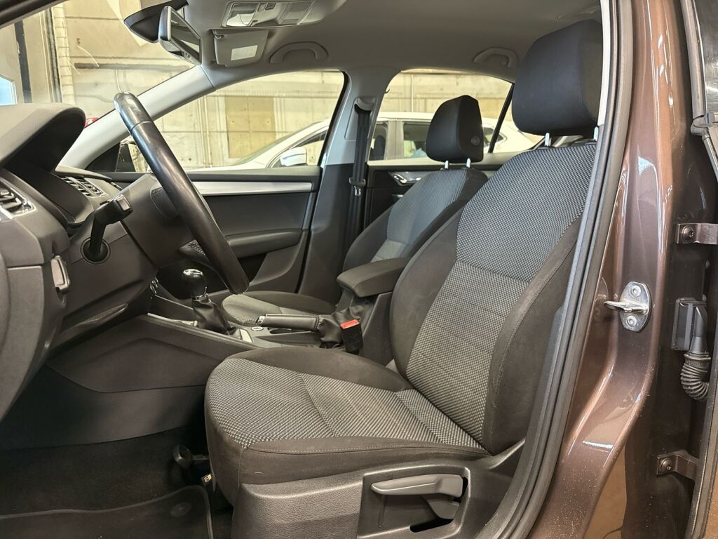 Skoda Octavia 2014 Ruskea (beige)