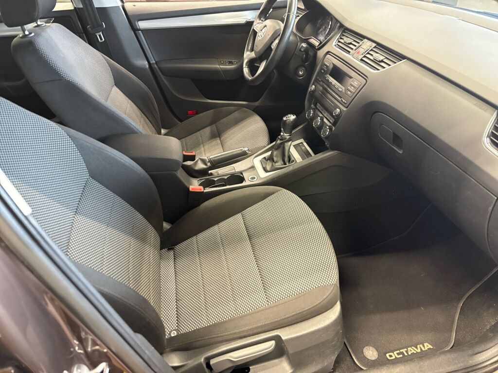 Skoda Octavia 2014 Ruskea (beige)