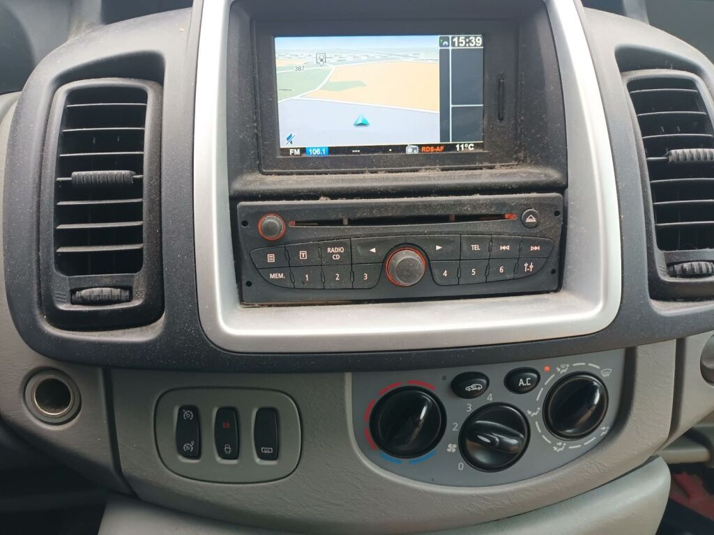Opel Vivaro 2014 Valkoinen