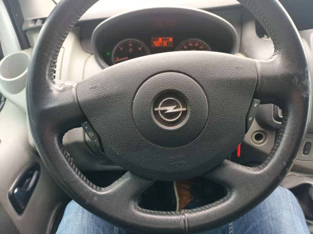Opel Vivaro 2014 Valkoinen