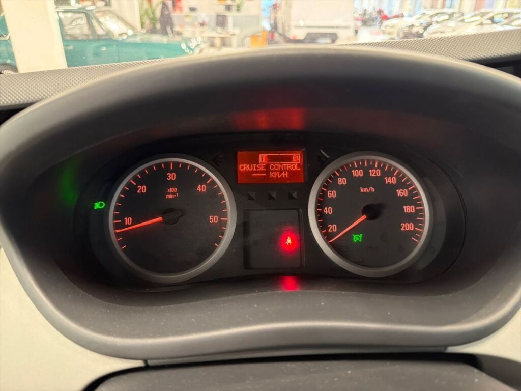 Opel Vivaro 2014 Valkoinen
