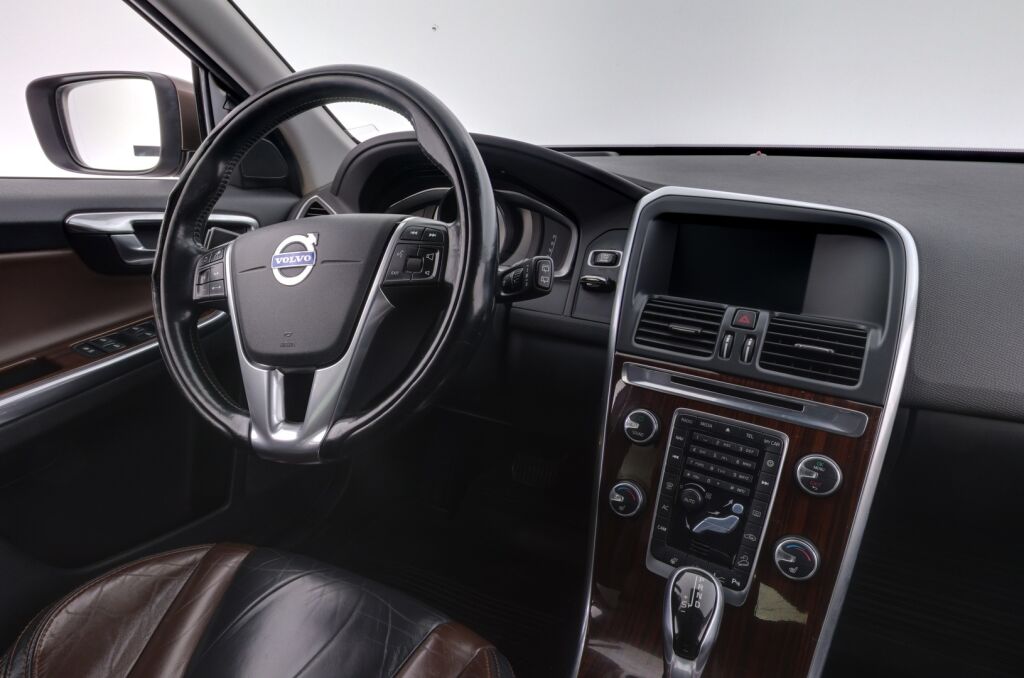 Volvo XC60 2014 Ruskea (beige)