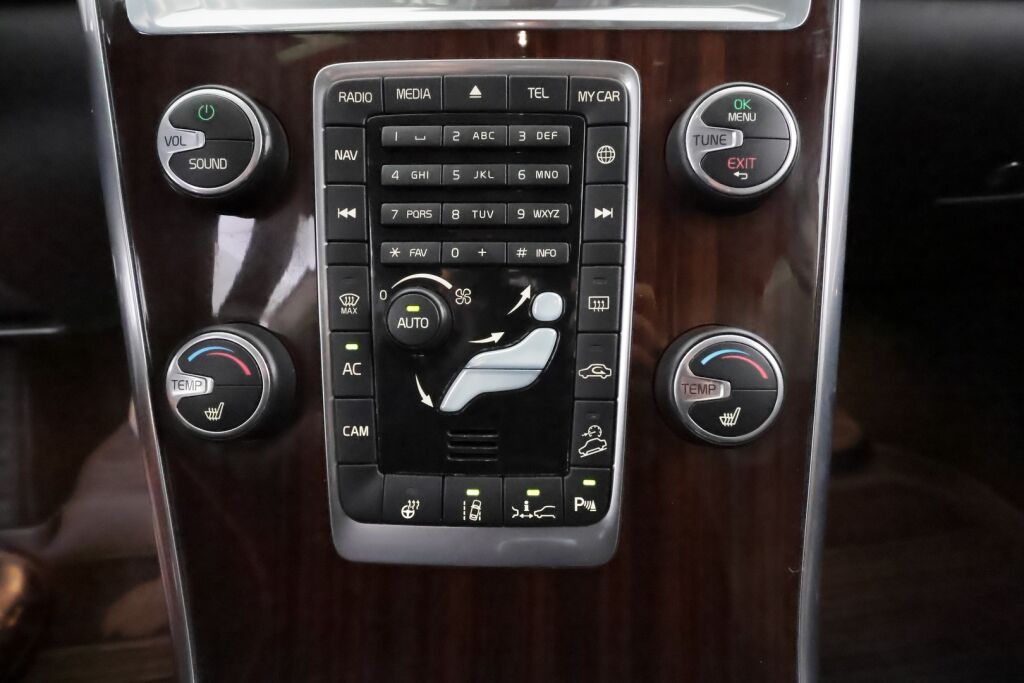 Volvo XC60 2014 Ruskea (beige)