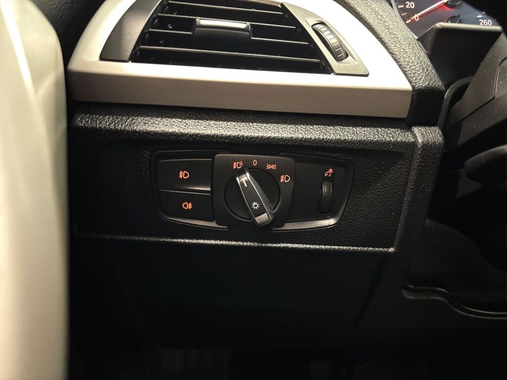 BMW 116 2013 Musta