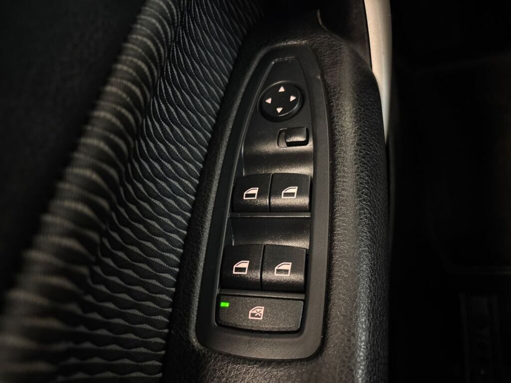 BMW 116 2013 Musta