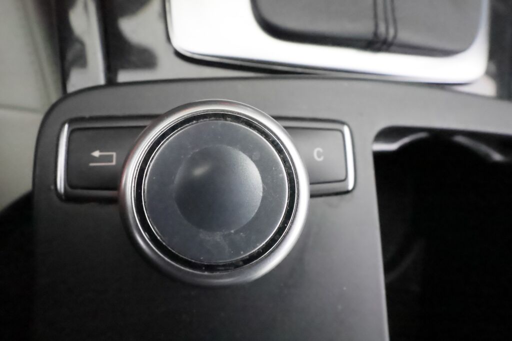 Mercedes-Benz E 2011 Musta