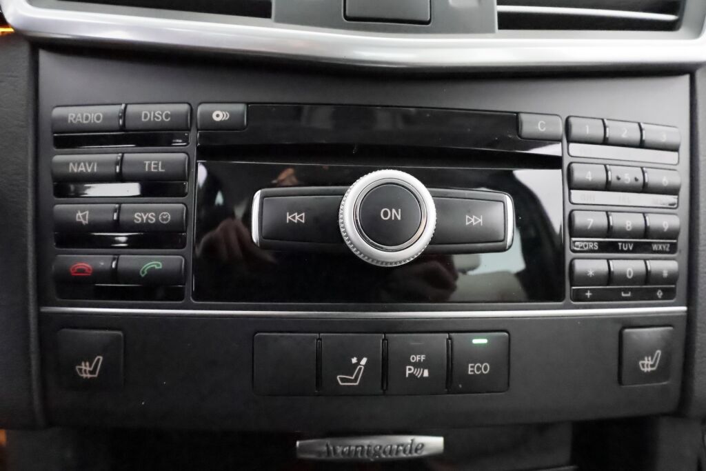 Mercedes-Benz E 2011 Musta