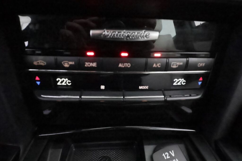 Mercedes-Benz E 2011 Musta