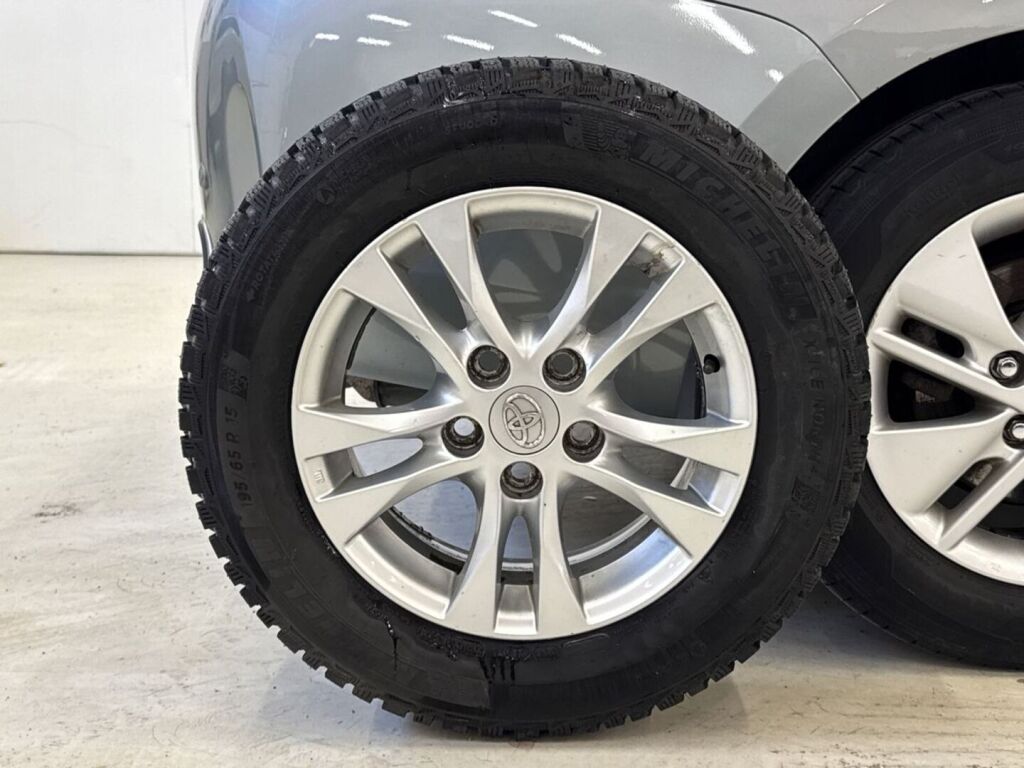 Toyota Auris 2014 Harmaa