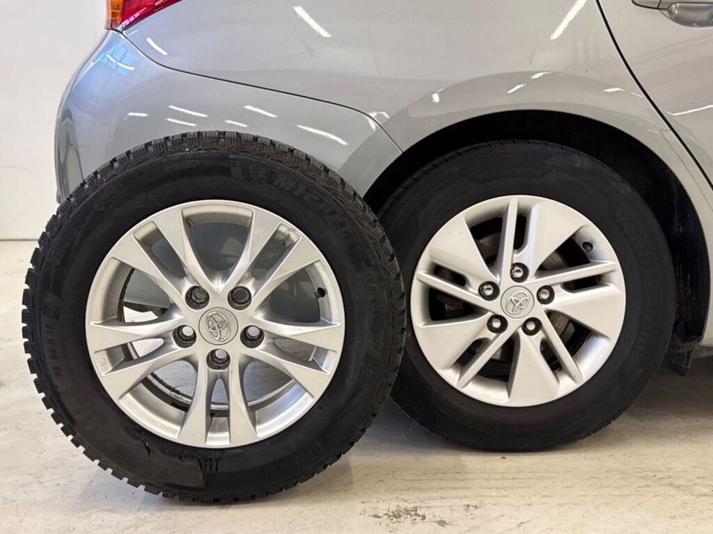 Toyota Auris 2014 Harmaa