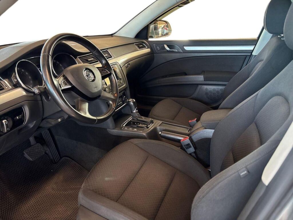 Skoda Superb 2014, kuva 7/25