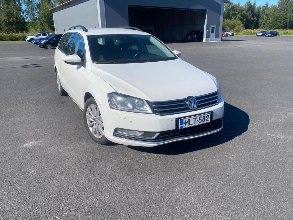 Volkswagen Passat 2013 Valkoinen