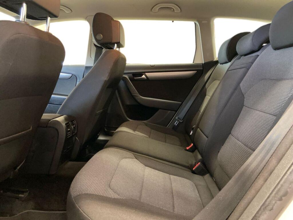 Volkswagen Passat 2013 Valkoinen