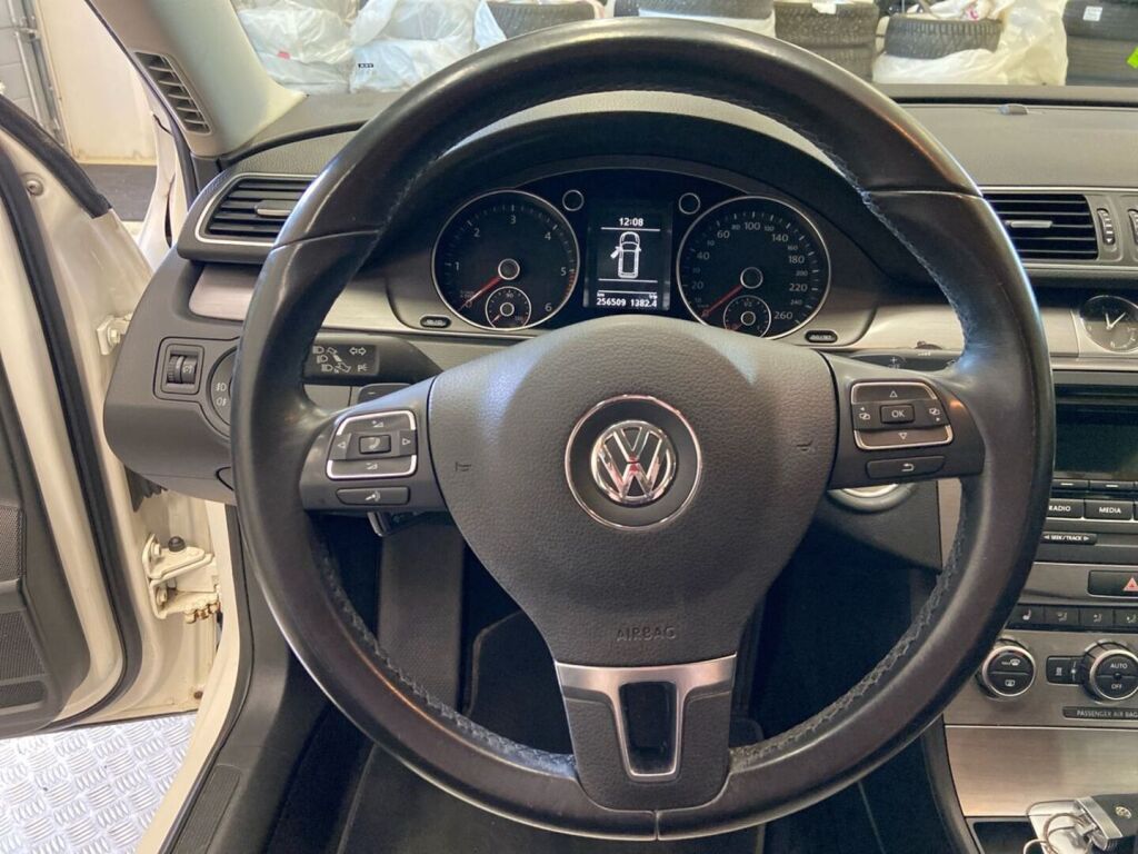 Volkswagen Passat 2013 Valkoinen