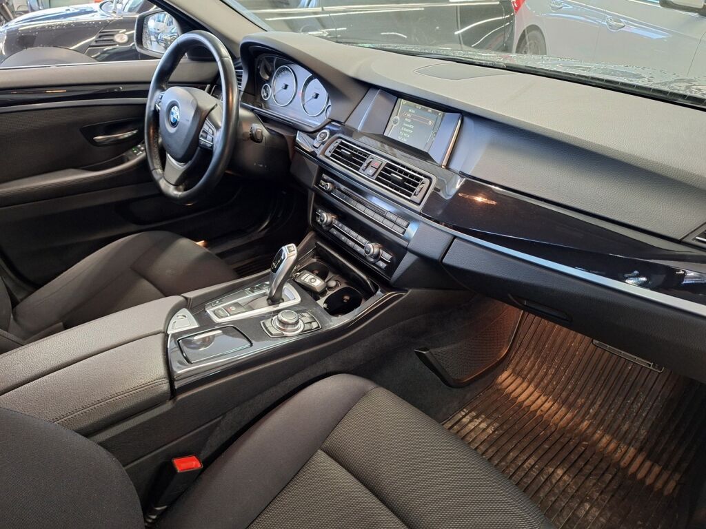 BMW 520 2014 Ruskea (beige)
