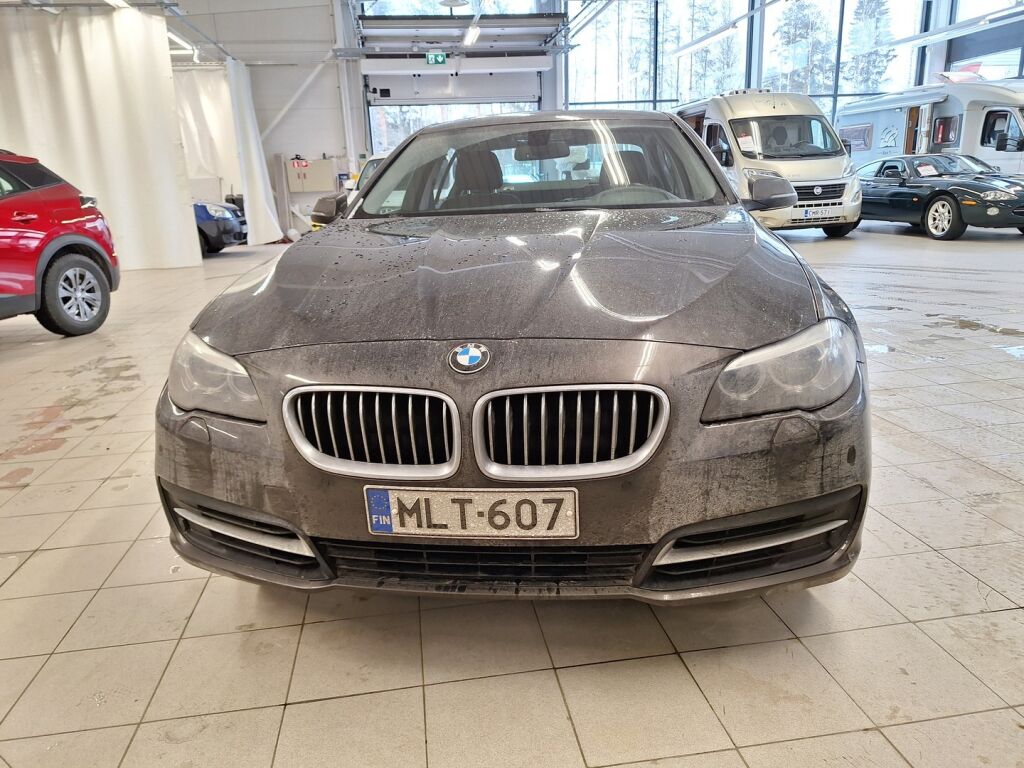 BMW 520 2014 Ruskea (beige)