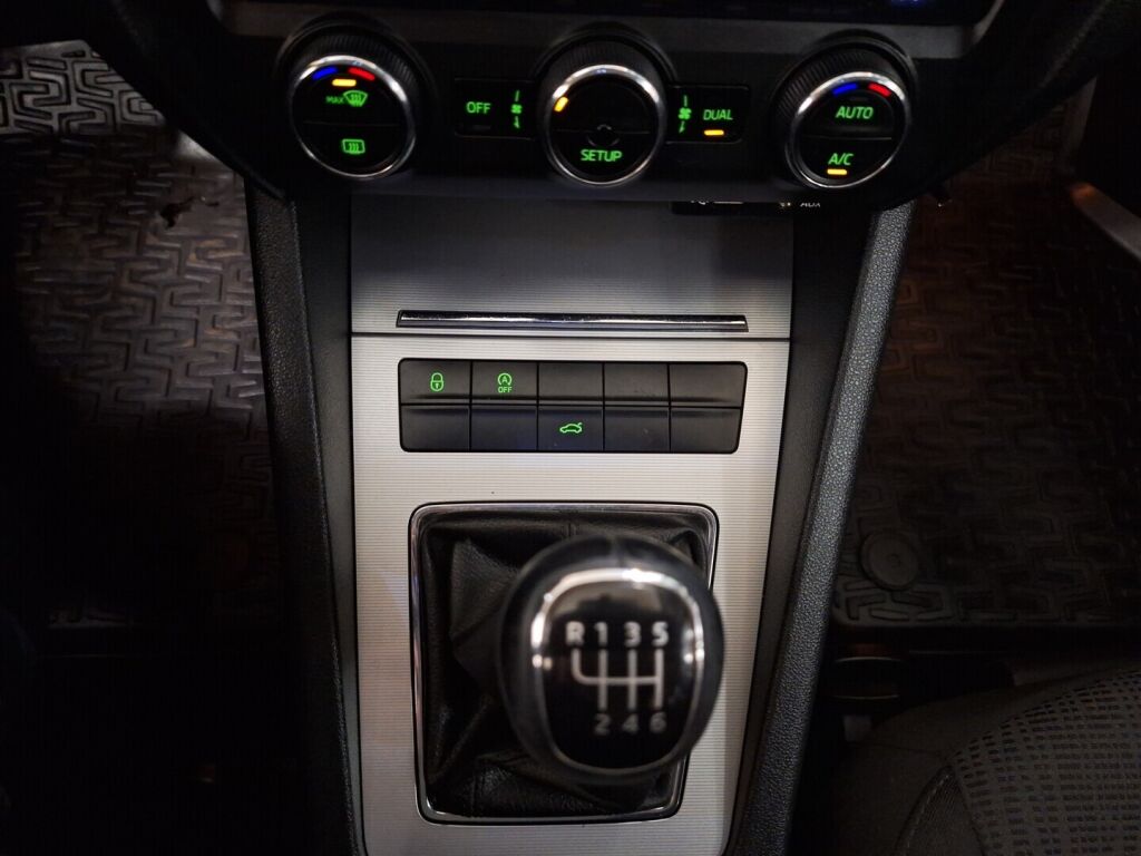 Skoda Octavia 2013 Hopea