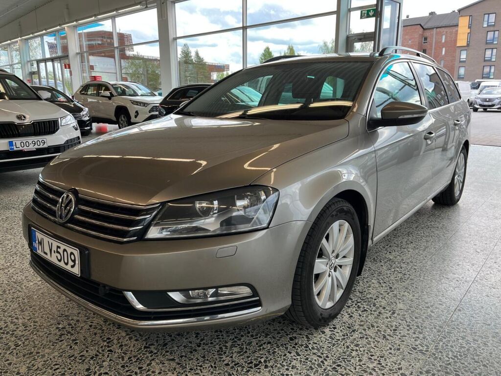 Volkswagen Passat 2014 Ruskea (beige)