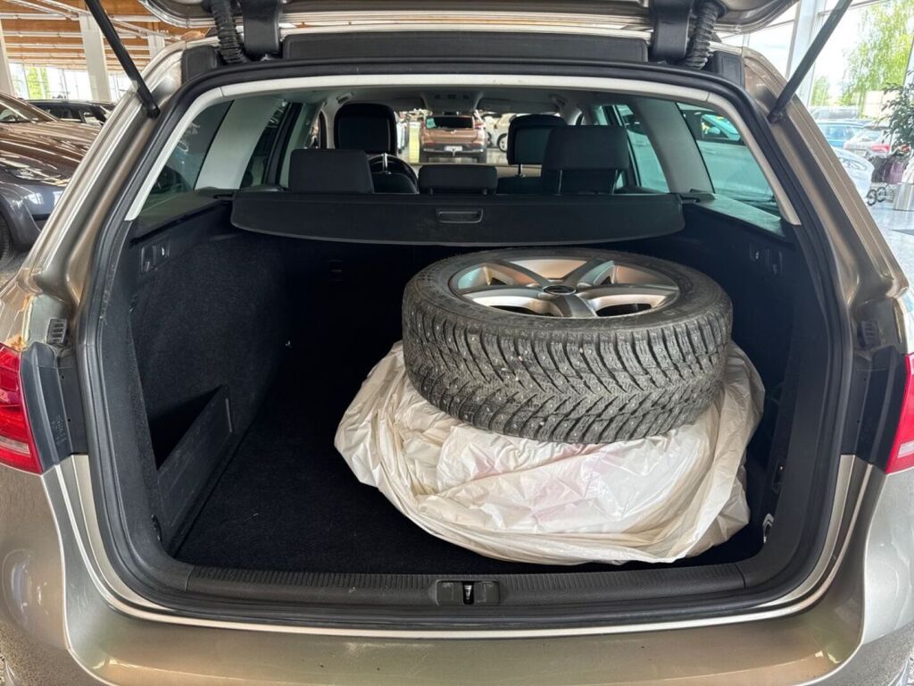 Volkswagen Passat 2014 Ruskea (beige)