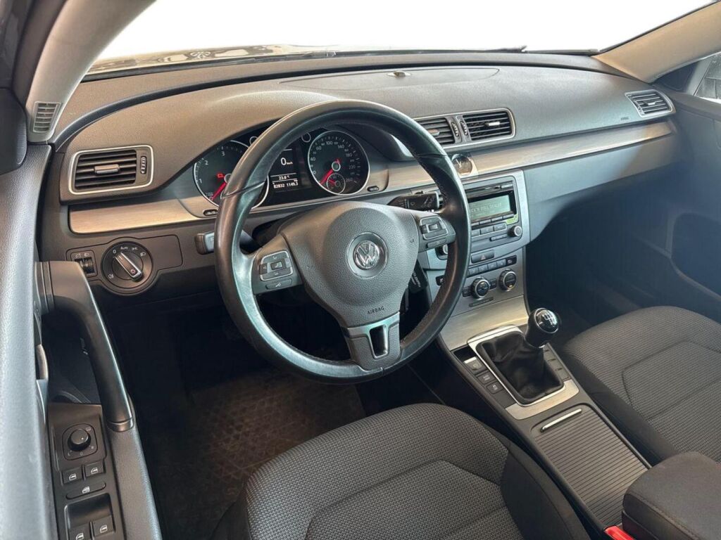 Volkswagen Passat 2014 Ruskea (beige)