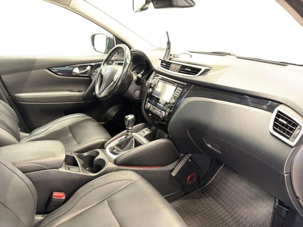 Nissan Qashqai 2014 Musta