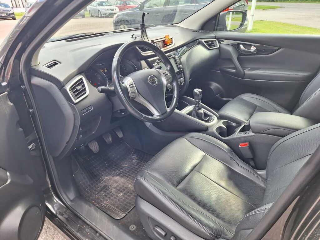 Nissan Qashqai 2014 Musta