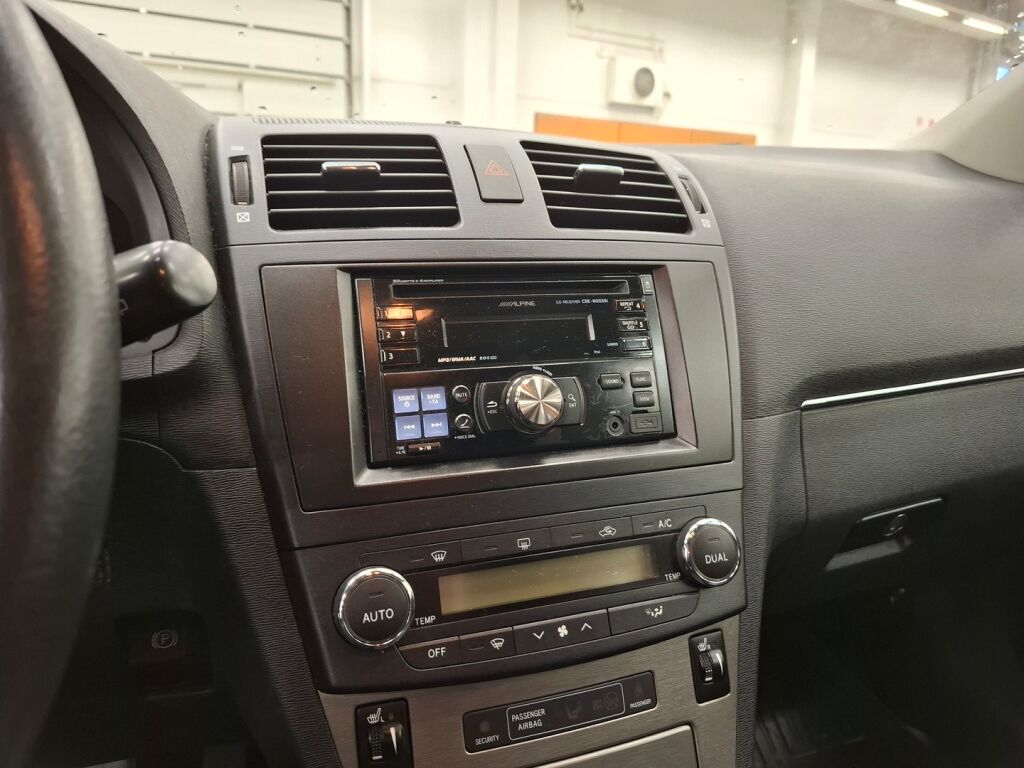 Toyota Avensis 2010 Musta