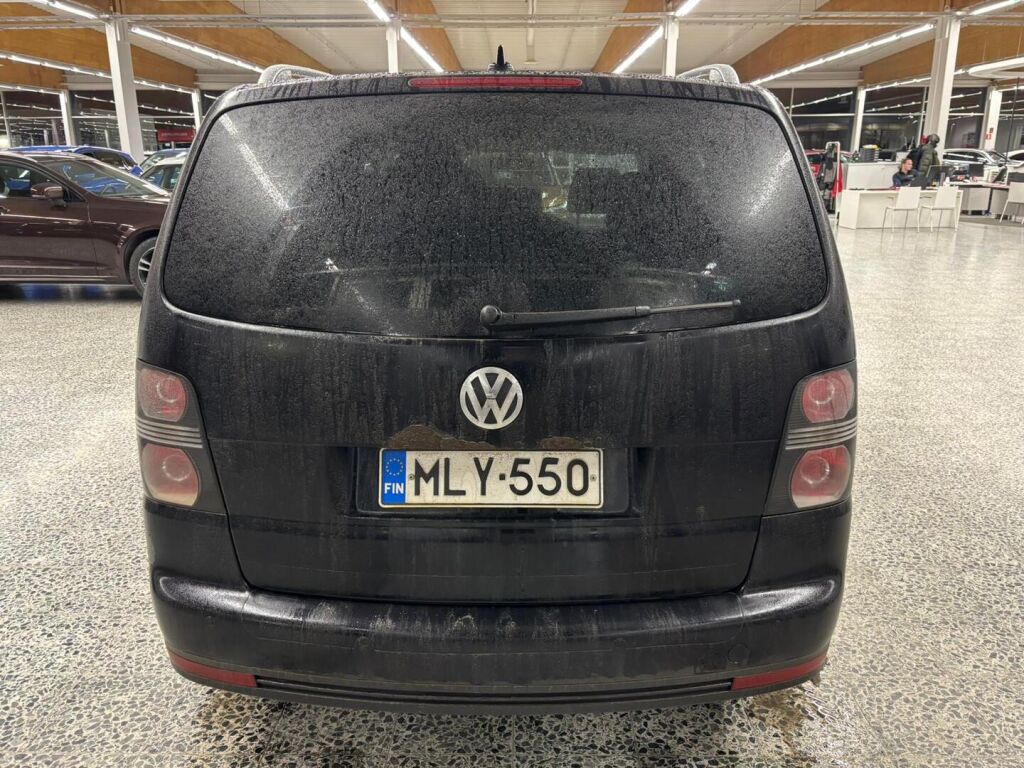 Volkswagen Touran 2009 Musta