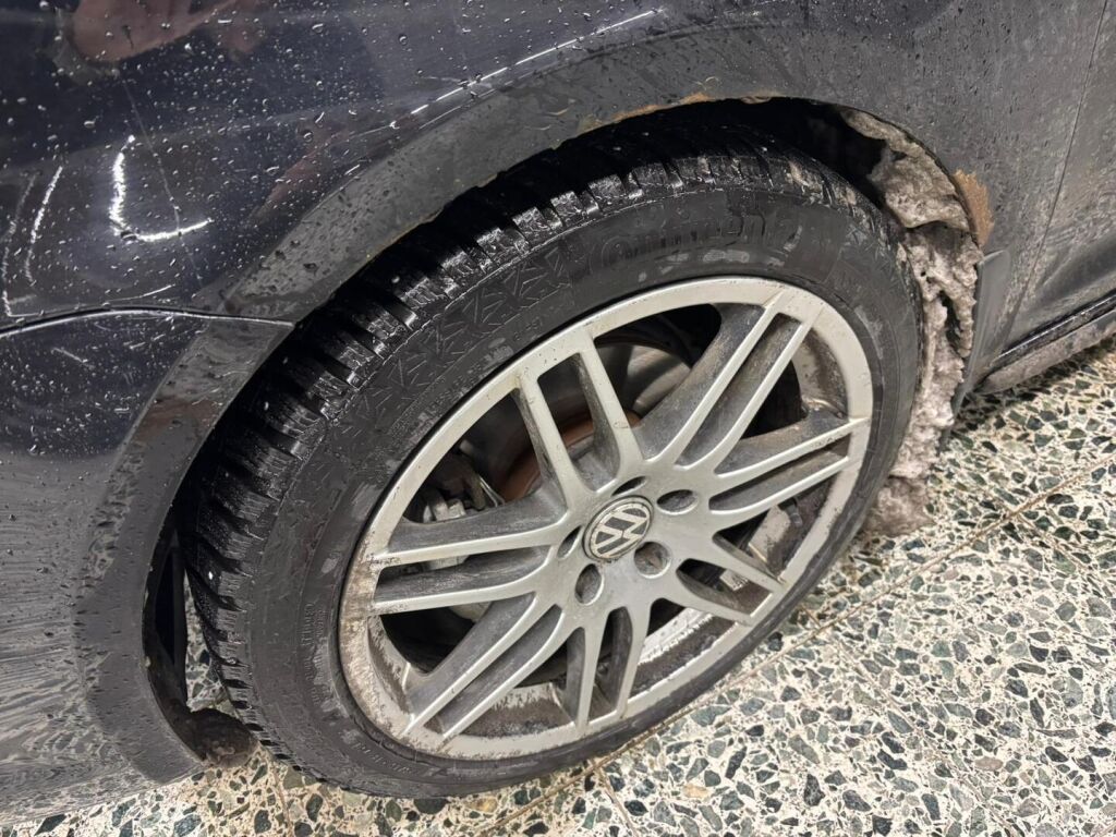 Volkswagen Touran 2009 Musta