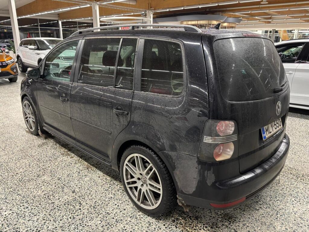 Volkswagen Touran 2009 Musta