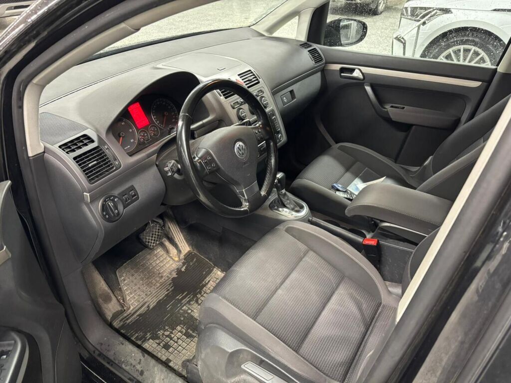 Volkswagen Touran 2009 Musta