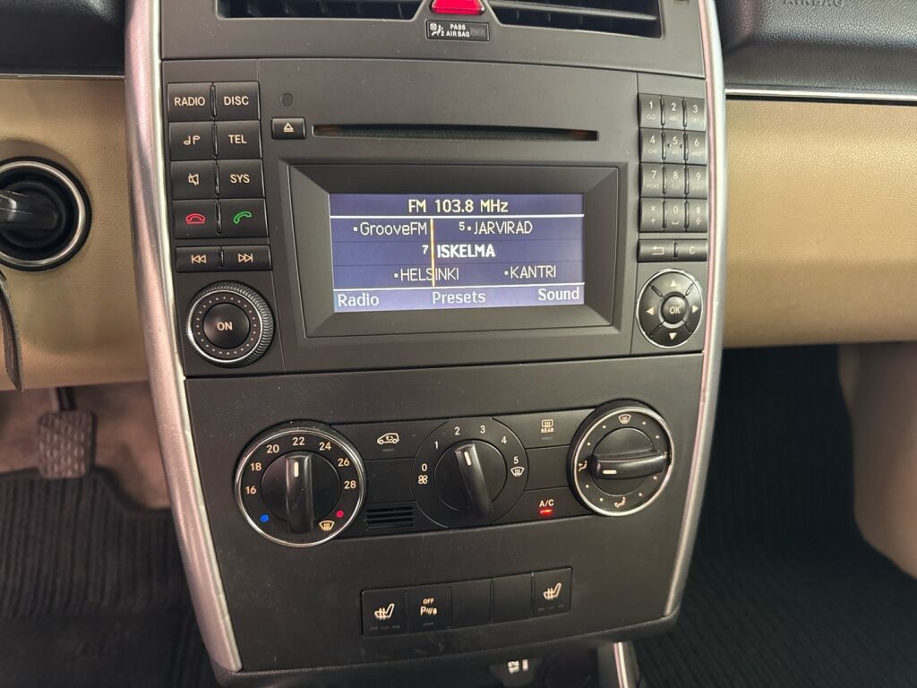 Mercedes-Benz B 2010 Musta