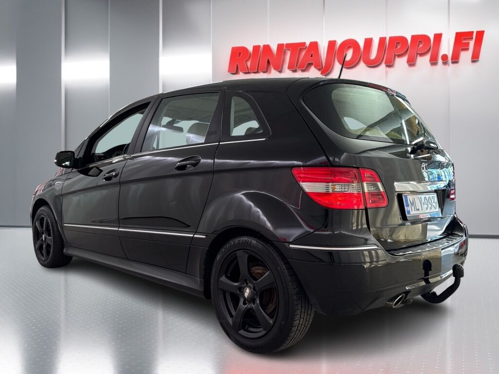 Mercedes-Benz B 2010 Musta