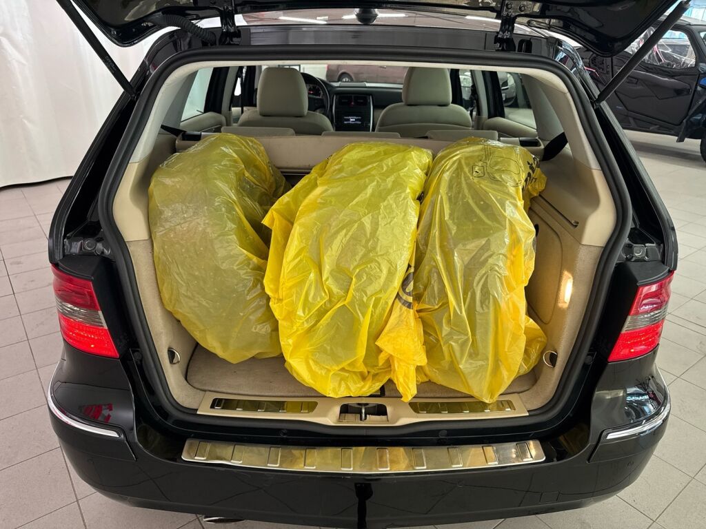 Mercedes-Benz B 2010 Musta