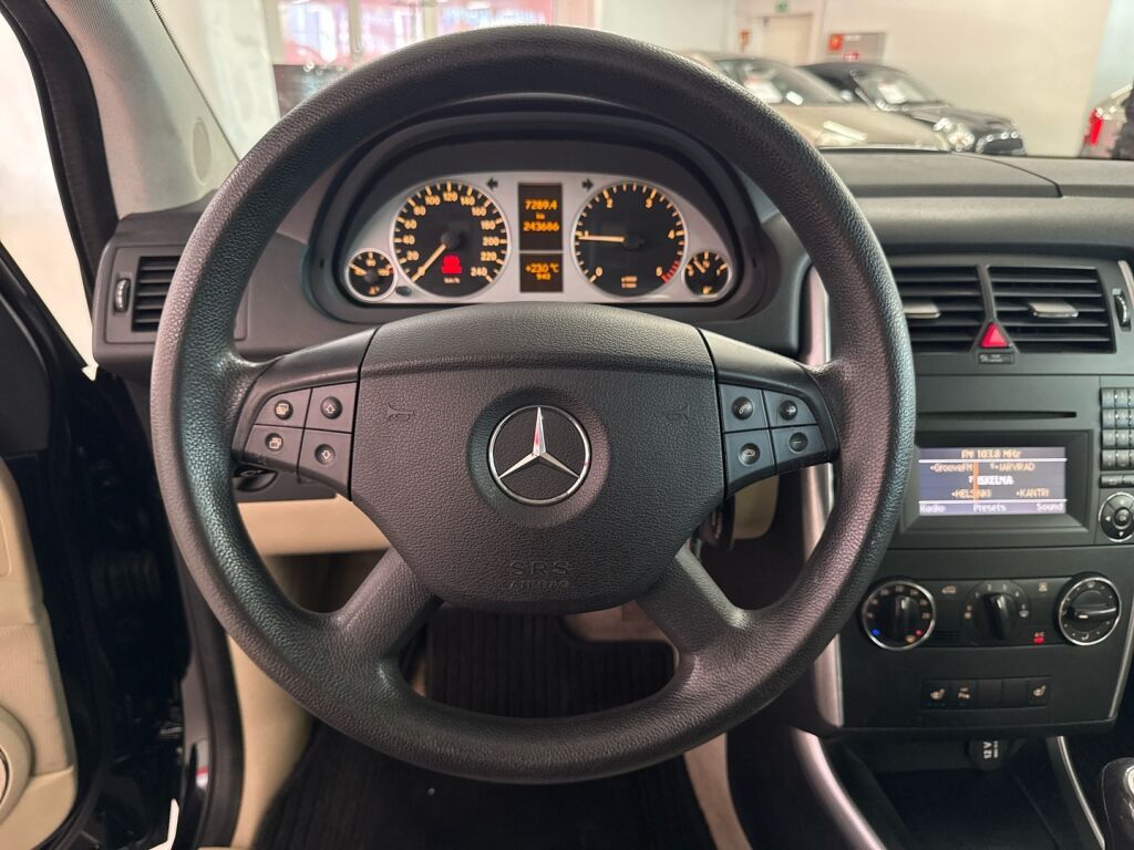 Mercedes-Benz B 2010 Musta