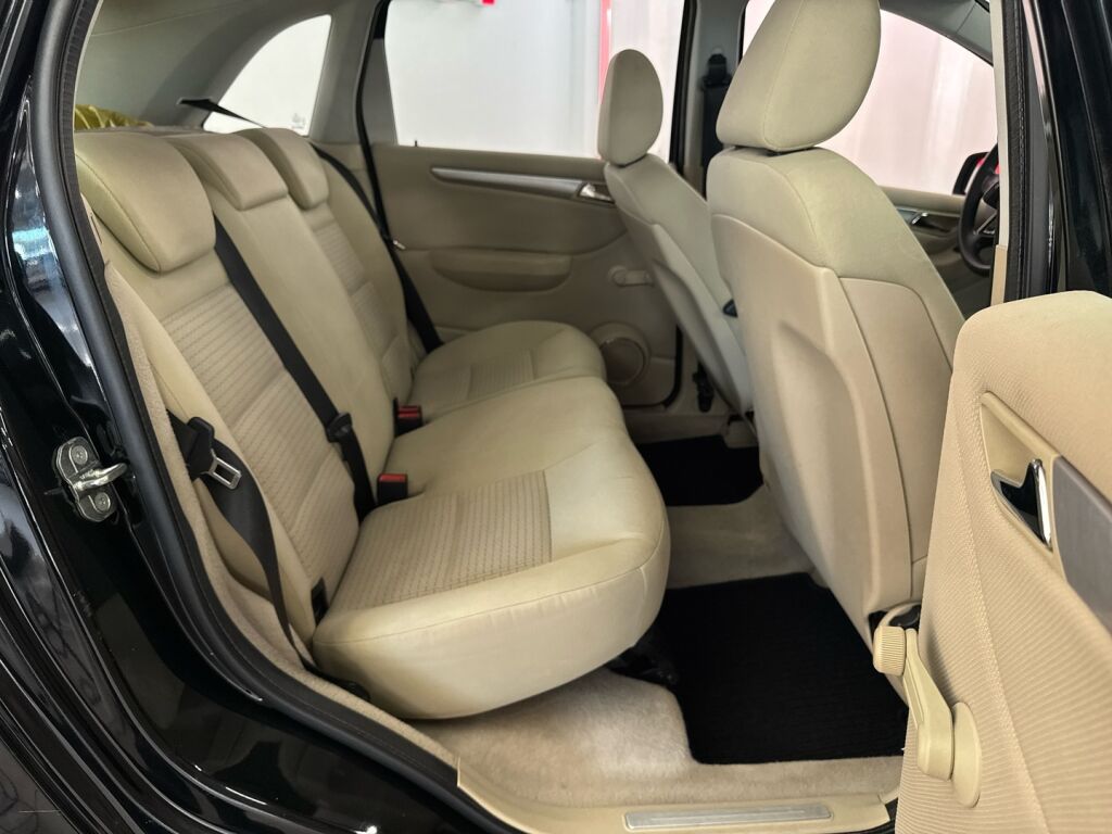 Mercedes-Benz B 2010 Musta