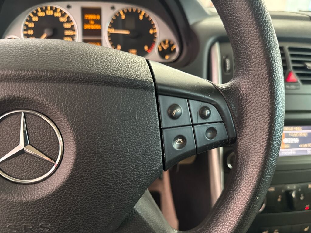 Mercedes-Benz B 2010 Musta