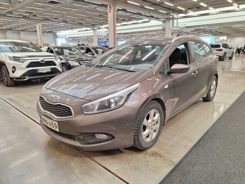 Kia Ceed 2015 Ruskea (beige)