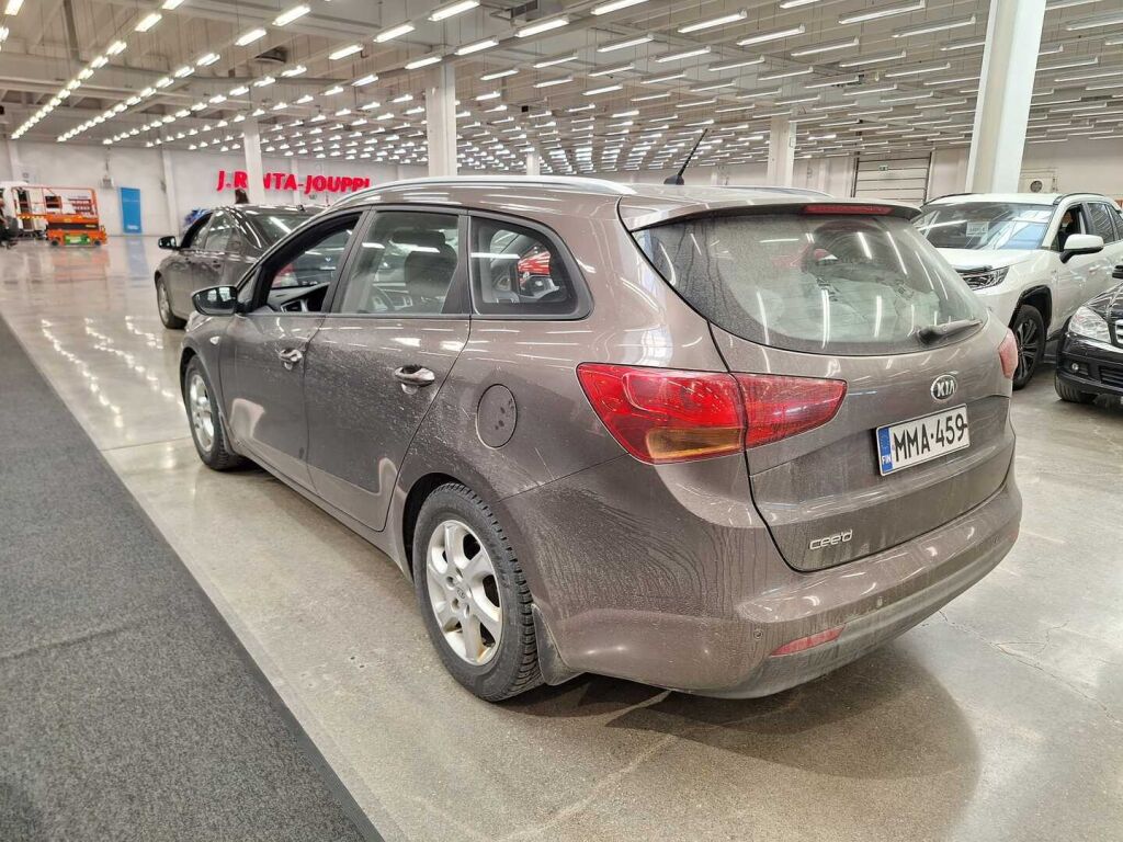 Kia Ceed 2015 Ruskea (beige)