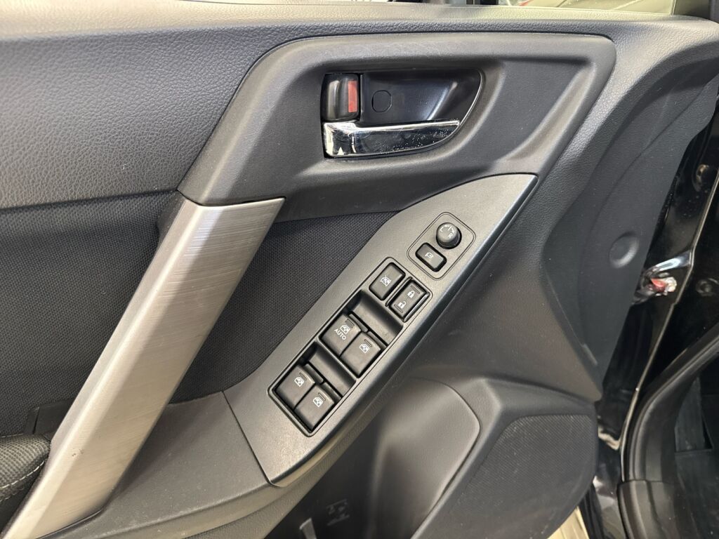 Subaru Forester 2014 Musta