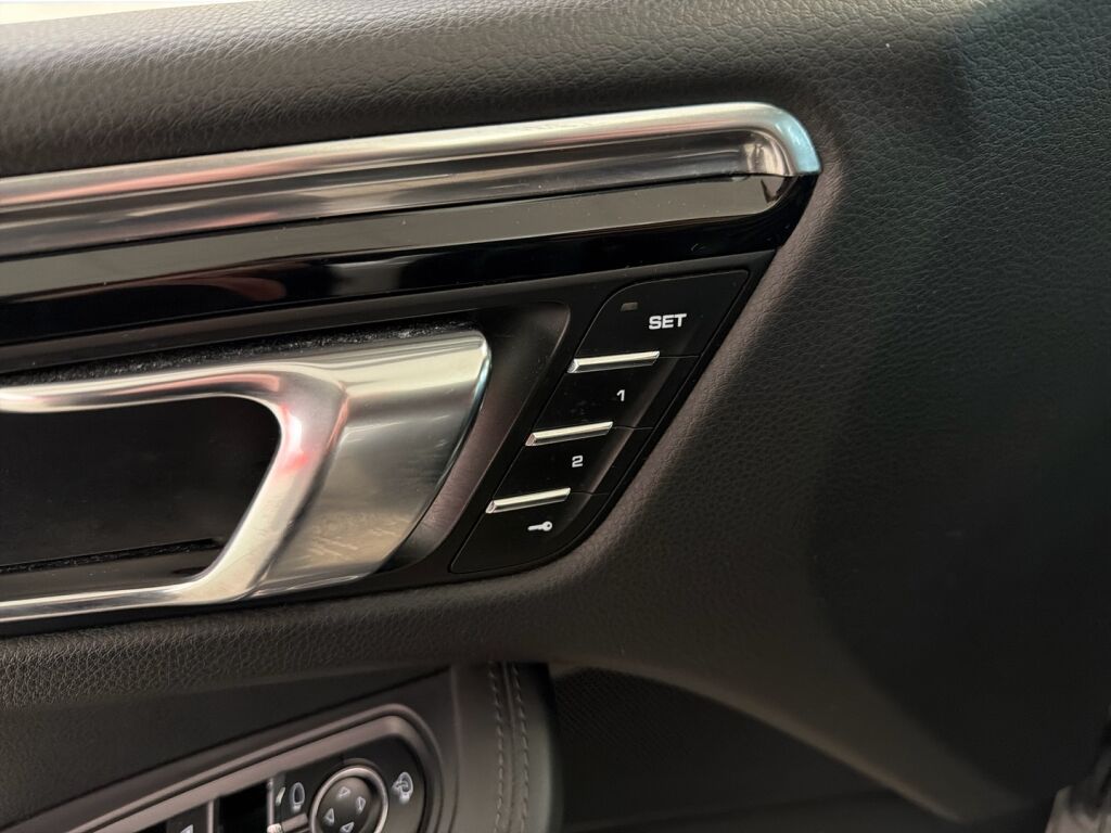 Porsche Macan 2015 Musta