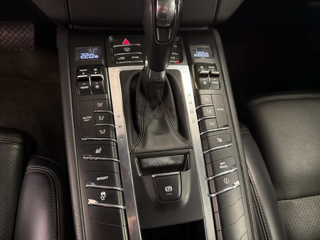 Porsche Macan 2015 Musta