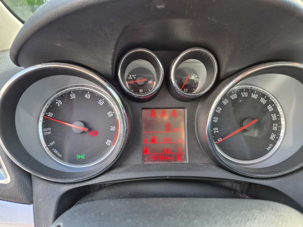 Opel Mokka 2015 Punainen