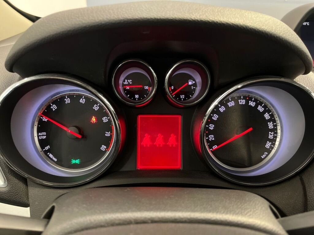 Opel Mokka 2015 Punainen