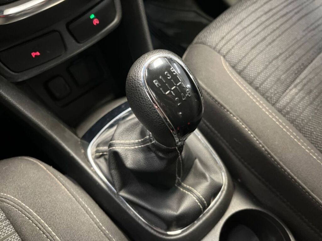Opel Mokka 2015 Punainen