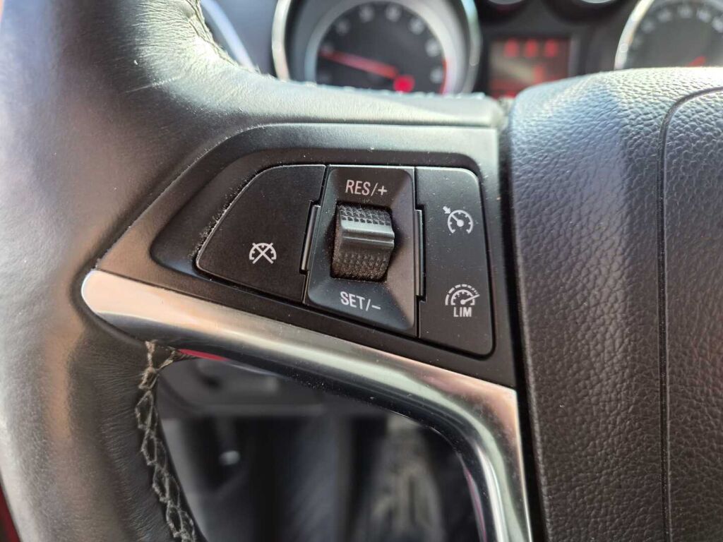 Opel Mokka 2015 Punainen
