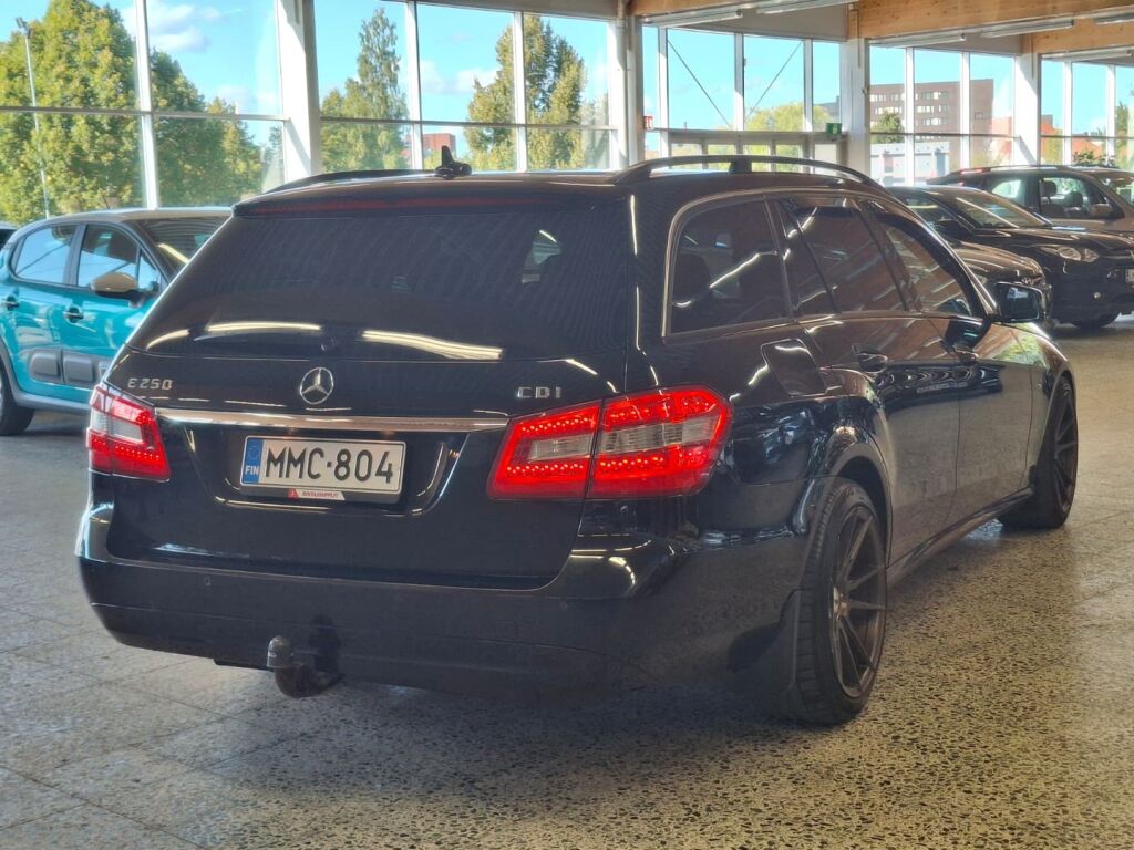 Mercedes-Benz E 2010 Musta