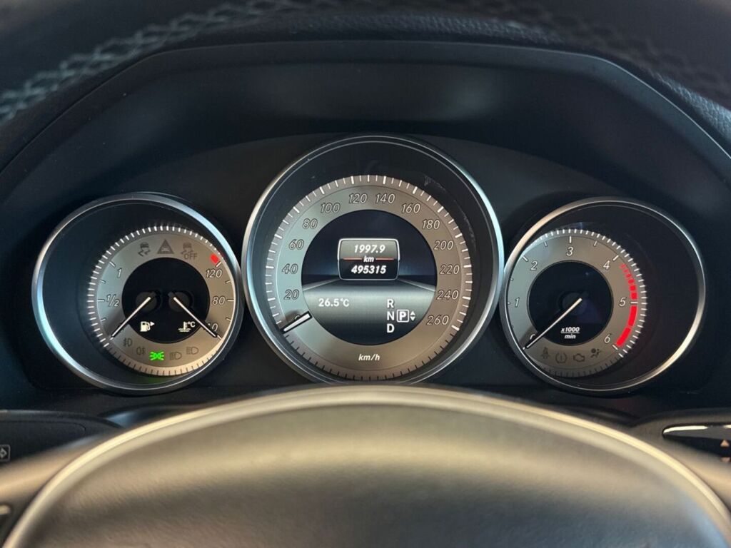 Mercedes-Benz E 2015 Musta