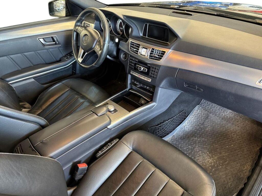 Mercedes-Benz E 2015 Musta